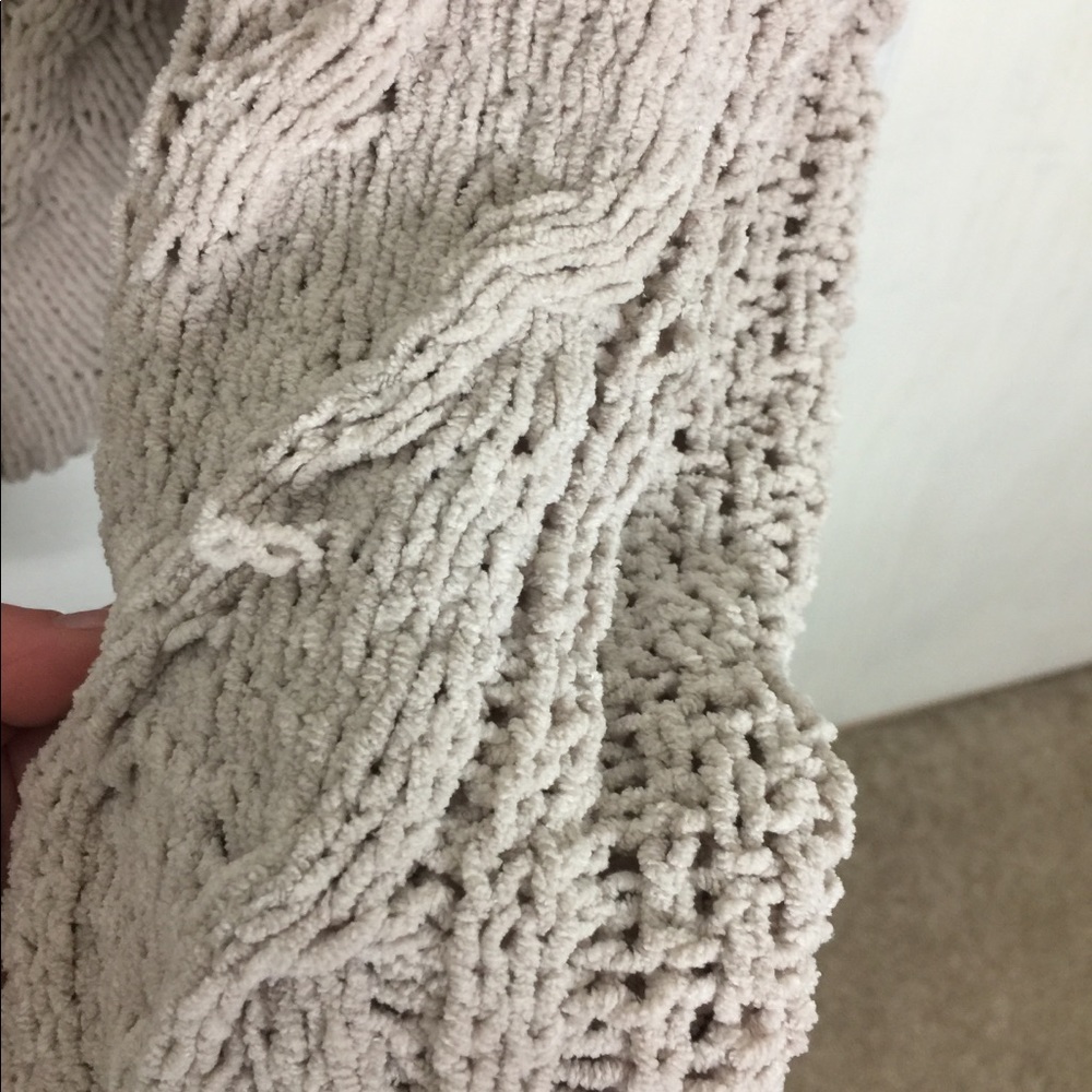 ❌SOLD❌ Woven Heart Cropped Chenille Sweater - Picture 3 of 6